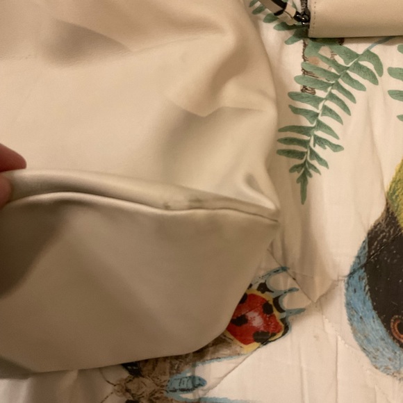 Simply Vera white tote with FREE Wallet! - Picture 8 of 13